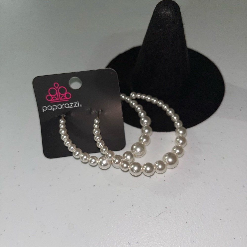 💙 NWT Paparazzi Classic White Pearl Hoops Earrings